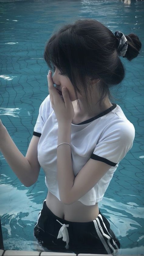 美女脱个精光露出小视频